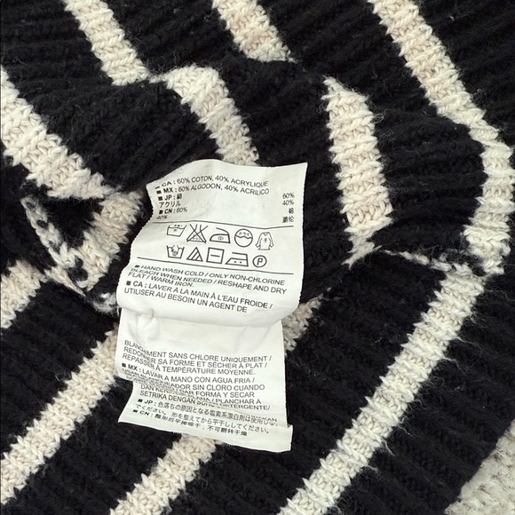 Old Navy Monochrome Striped Knit Sweater Size M - Picture 6 of 6